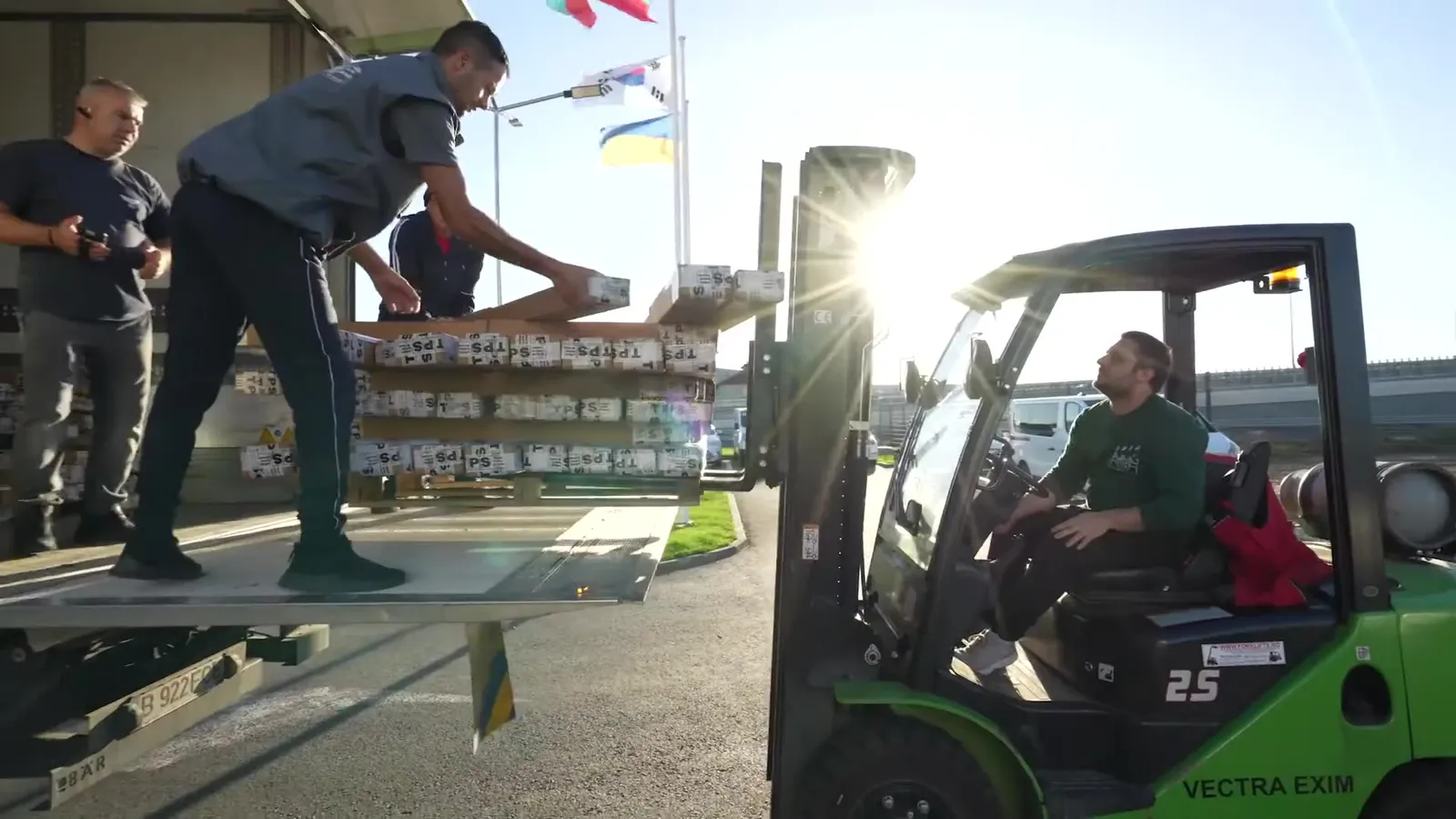Comandă încărcată cu motostivuitorul la fabrică